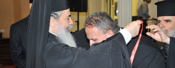 Блаженнейший Патриарх награждает г-на Тзириеса Кумсие